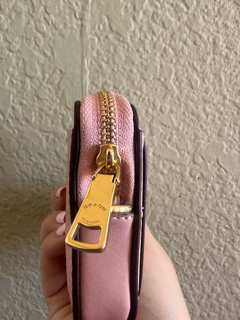 Coach Pink Textured Leather wallet with Gold Logo - Picture 6 of 8